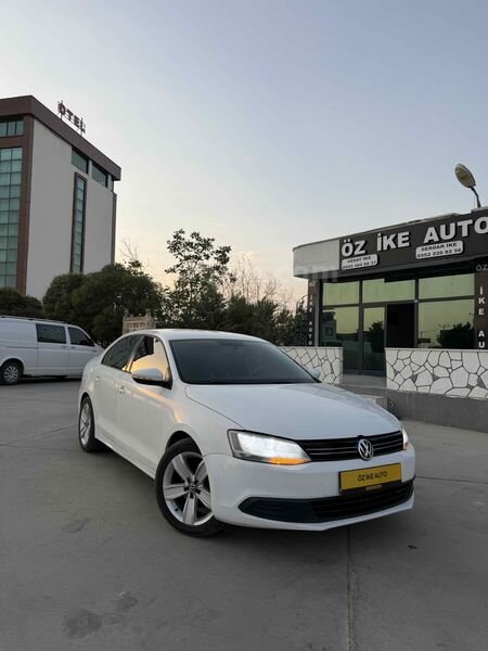 Galeriden Volkswagen Jetta 1.6 TDi Comfortline 2013 Model Şırnak 217.500 km Beyaz
