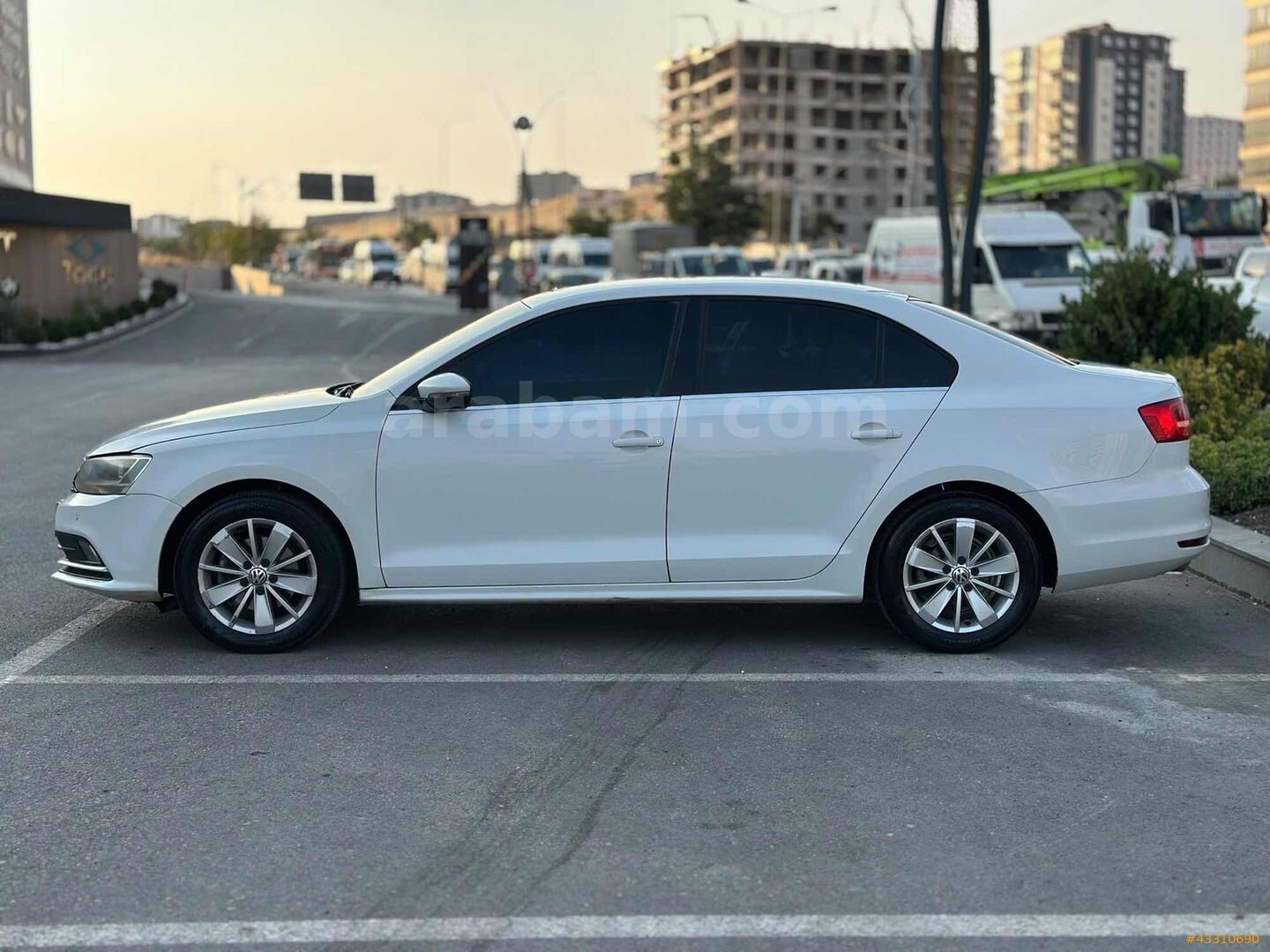 Galeriden Volkswagen Jetta 1.6 TDi Comfortline 2014 Model Gaziantep 281.000 km Beyaz 4