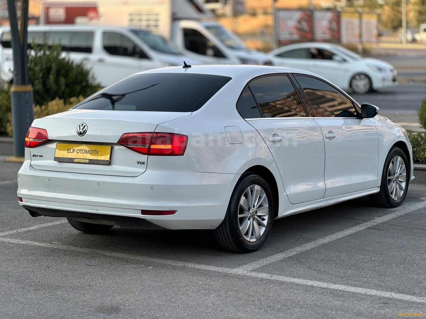 Galeriden Volkswagen Jetta 1.6 TDi Comfortline 2014 Model Gaziantep 281.000 km Beyaz 7