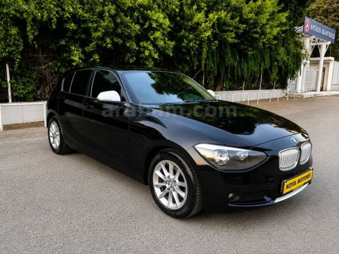 Galeriden BMW 1 Serisi 116i Urban Line 2012 Model Antalya 192.000 km Siyah 1