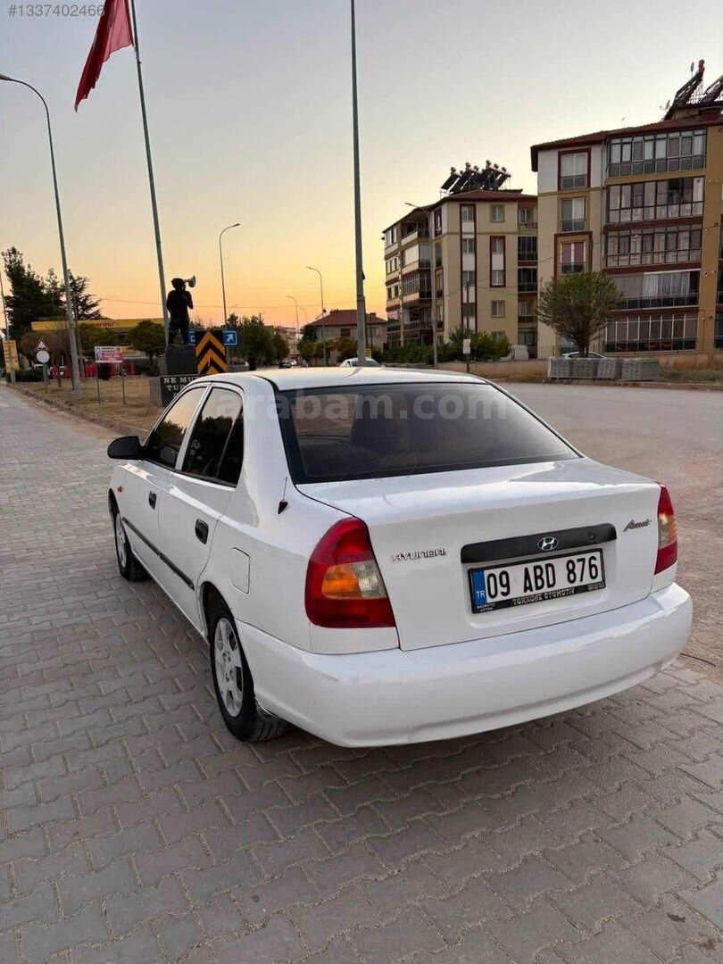 Galeriden Hyundai Accent 1.3 LX 2001 Model Afyonkarahisar 260.000 km Beyaz 7