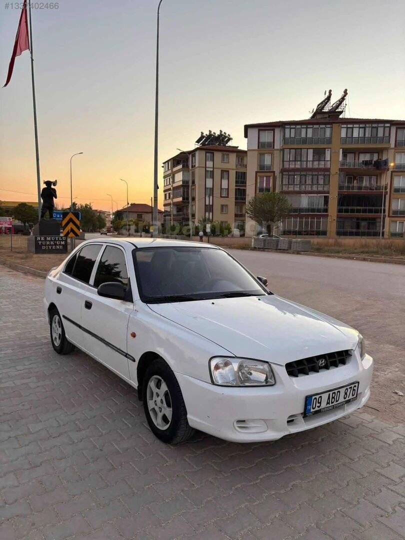 Galeriden Hyundai Accent 1.3 LX 2001 Model Afyonkarahisar 260.000 km Beyaz 2