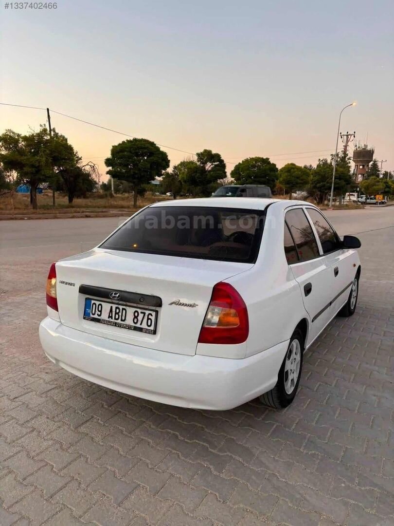 Galeriden Hyundai Accent 1.3 LX 2001 Model Afyonkarahisar 260.000 km Beyaz 5
