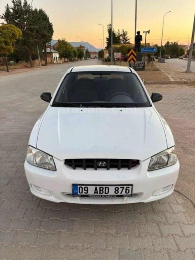 Galeriden Hyundai Accent 1.3 LX 2001 Model Afyonkarahisar 260.000 km Beyaz 1