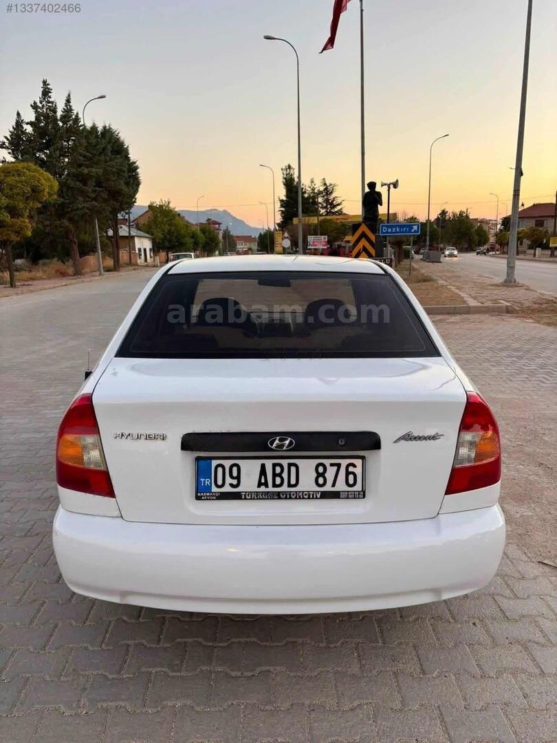 Galeriden Hyundai Accent 1.3 LX 2001 Model Afyonkarahisar 260.000 km Beyaz 6