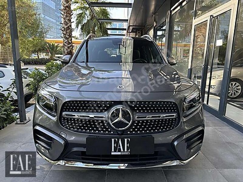 BOYASIZ 13.300 KM'DE 2025 MODEL MERCEDES GLB 200 AMG (İLK SAHİP)