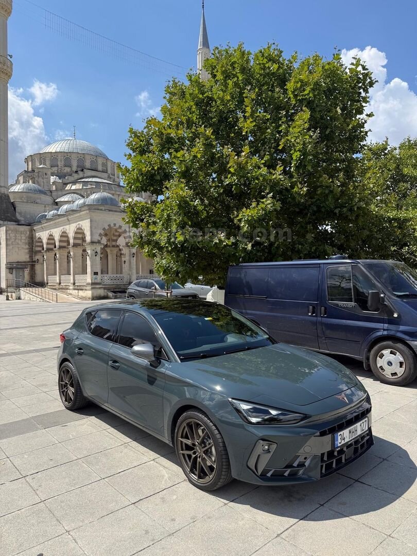 Sahibinden Cupra Leon 1.5 eTSI Standart 2024 Model İstanbul 6.002 km Mavi 3