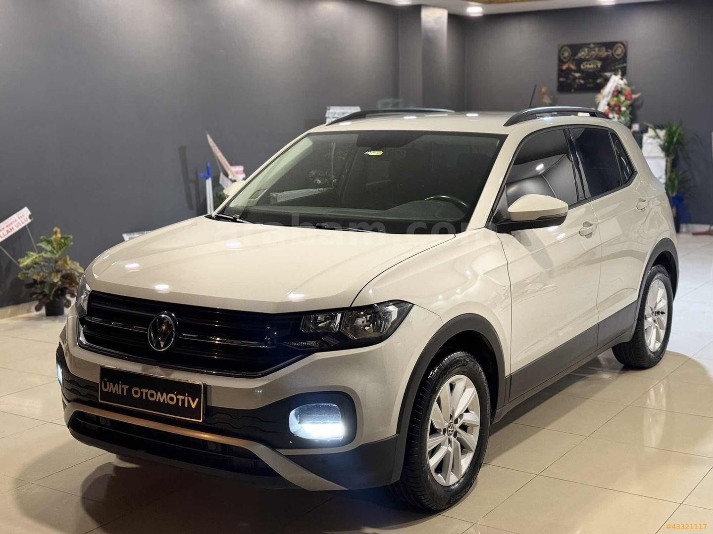 Galeriden Volkswagen T-Cross 1.0 TSI Life 2023 Model Muş 78.000 km Gri 1