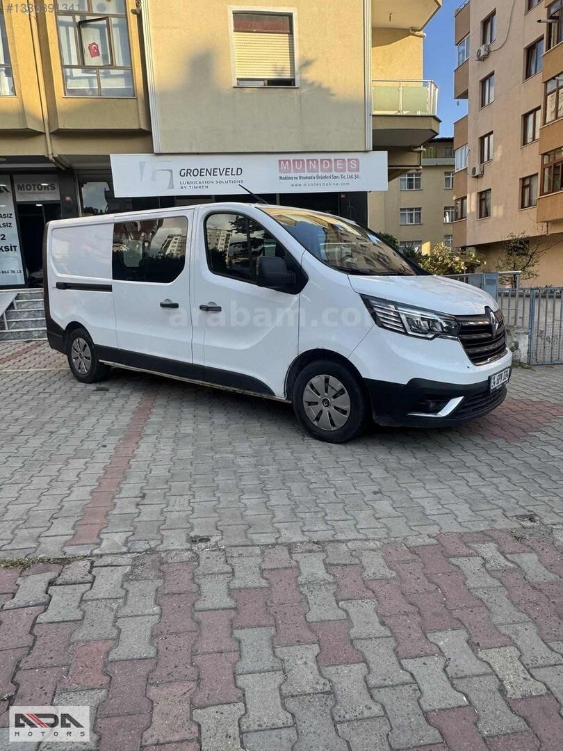 Galeriden Renault Trafic 2.0 BlueDCi Grand Confort 2023 Model İstanbul 290.000 km Beyaz 2