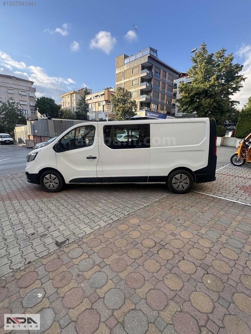 Galeriden Renault Trafic 2.0 BlueDCi Grand Confort 2023 Model İstanbul 290.000 km Beyaz 7
