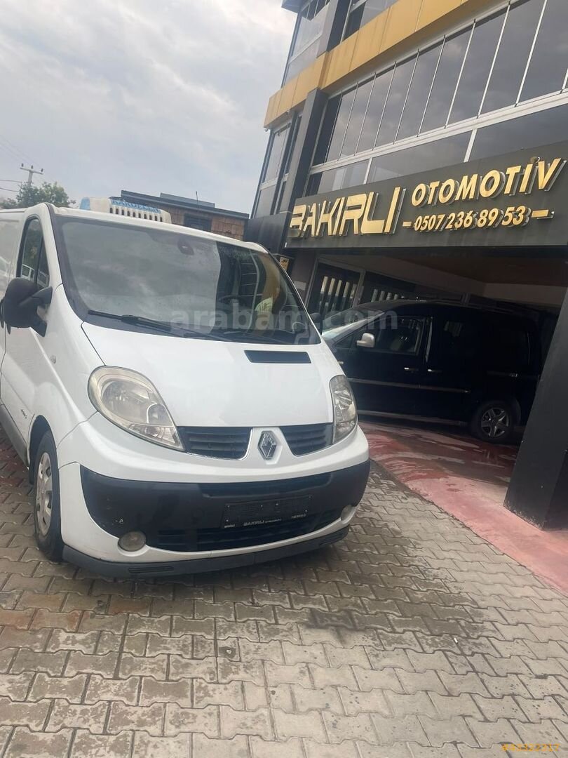 Galeriden Renault Trafic 2.0 DCI Passenger 2012 Model Denizli 350.000 km Beyaz 1