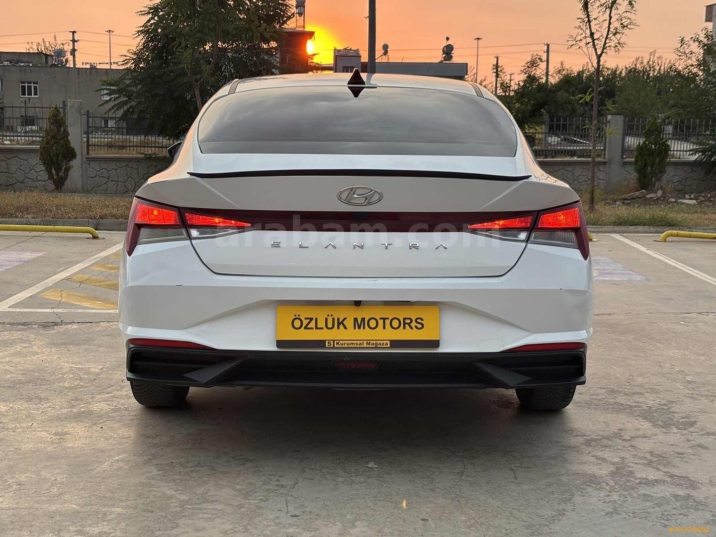 Galeriden Hyundai Elantra 1.6 MPI Style 2022 Model Hatay 181.000 km Beyaz 5