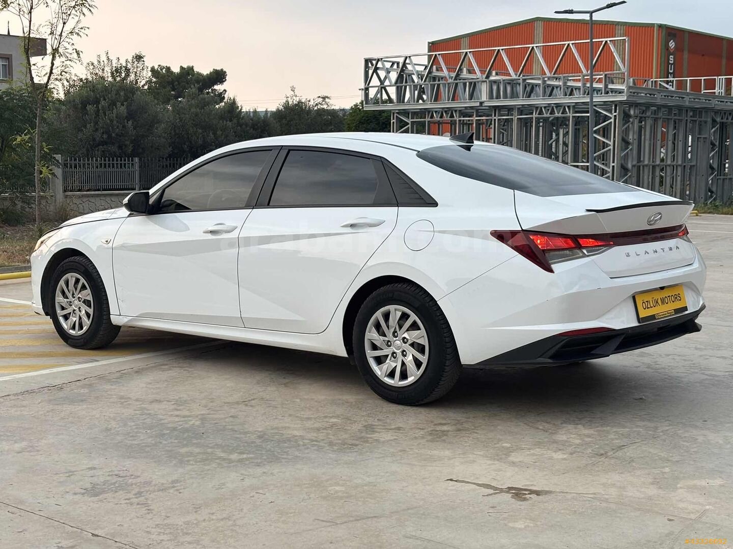 Galeriden Hyundai Elantra 1.6 MPI Style 2022 Model Hatay 181.000 km Beyaz 4