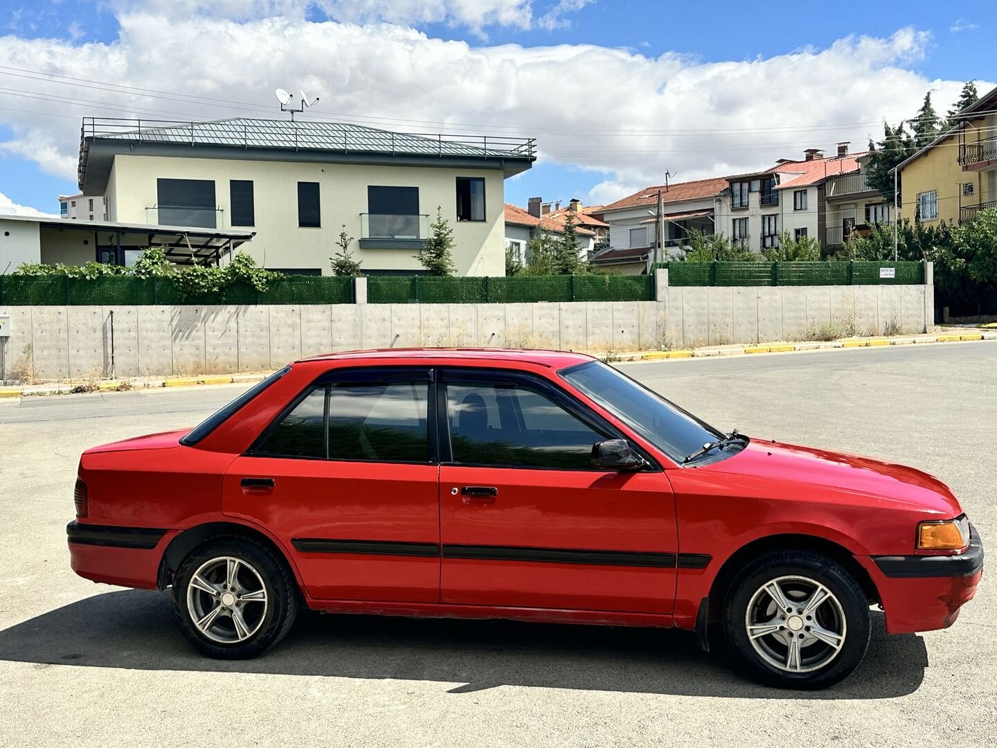 Galeriden Mazda 323 1.6 GLX 1994 Model Uşak 420.000 km Kırmızı 4