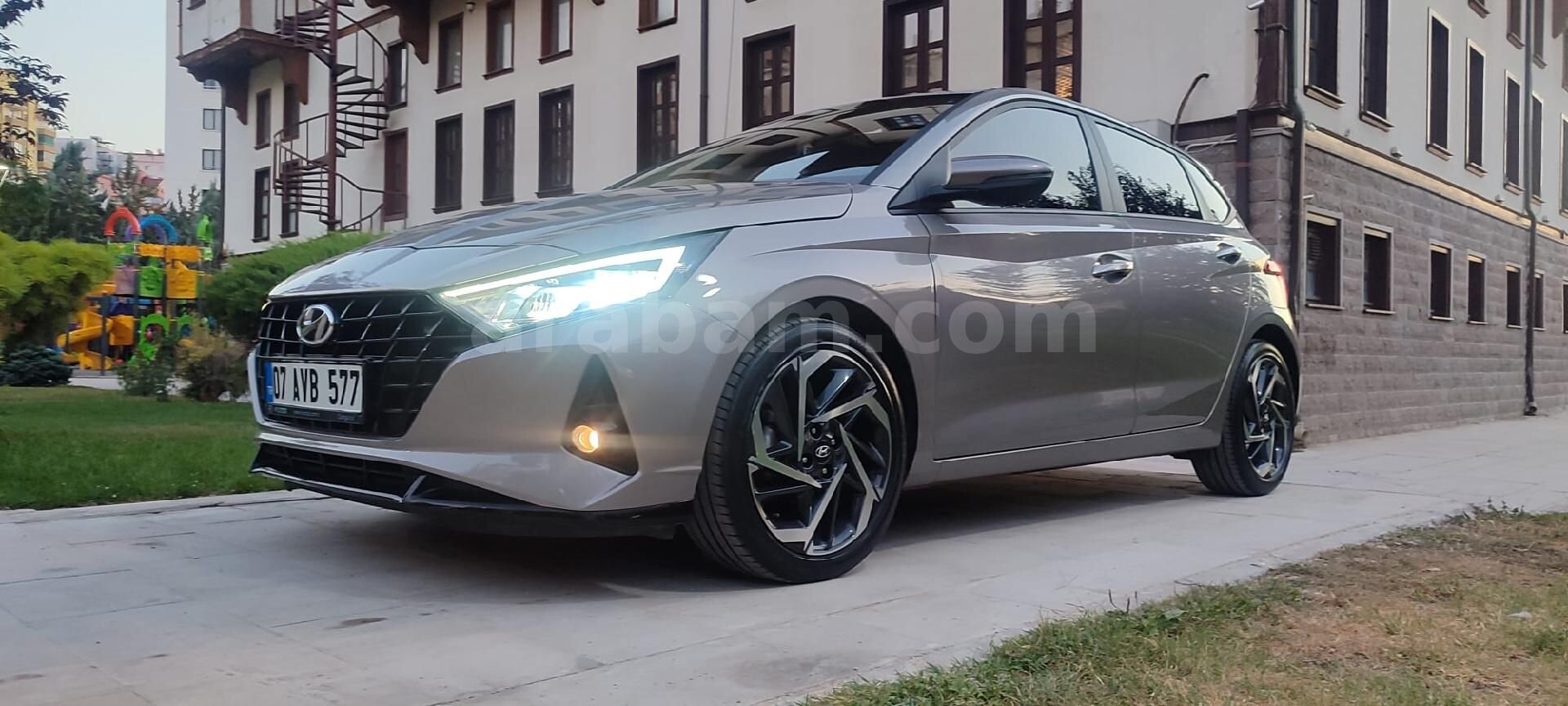 2021 MODEL HYUNDAI İ 20 STYLE PLUS SANRUFLU 40 BİNDE DEGİSENSİZ 6
