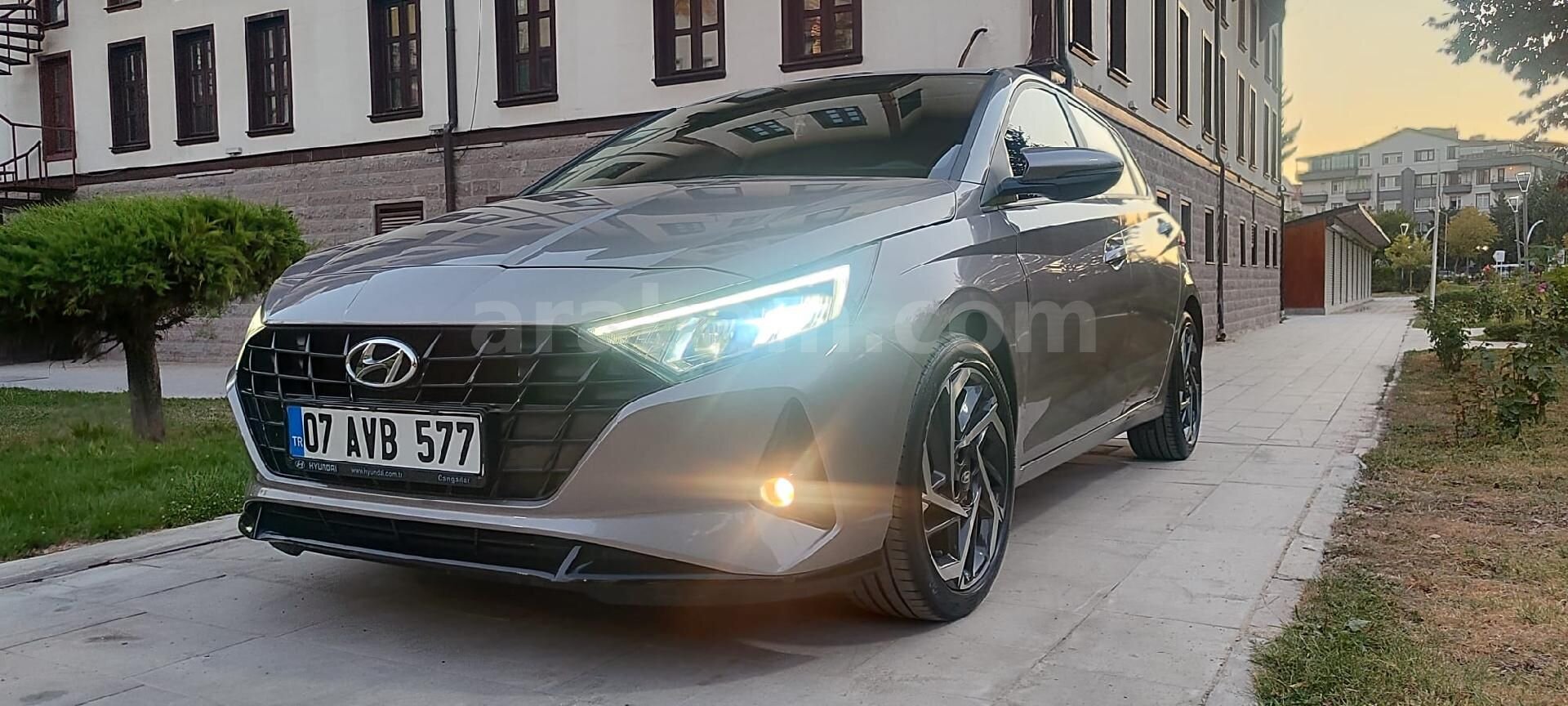 2021 MODEL HYUNDAI İ 20 STYLE PLUS SANRUFLU 40 BİNDE DEGİSENSİZ 2