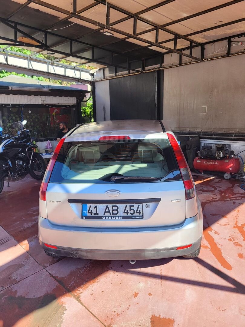 Sahibinden Ford Fiesta 1.4 TDCi Comfort 2005 Model Kocaeli 273.000 km Gri 2