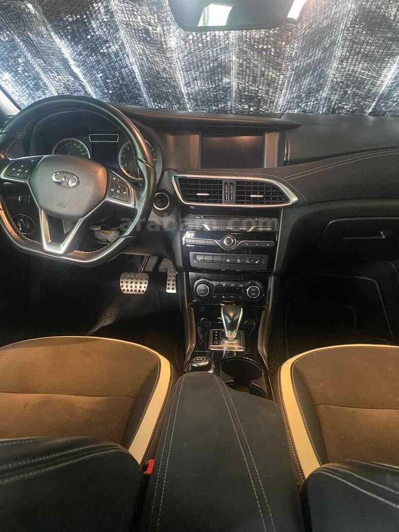 Sahibinden Infiniti Q30 1.6 2016 Model İzmir 99.730 km Kırmızı 3