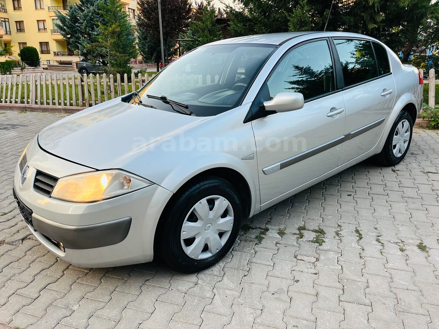 Galeriden Renault Megane 1.6 Sportway 2006 Model Ankara 210.000 km Gri (Gümüş) 2