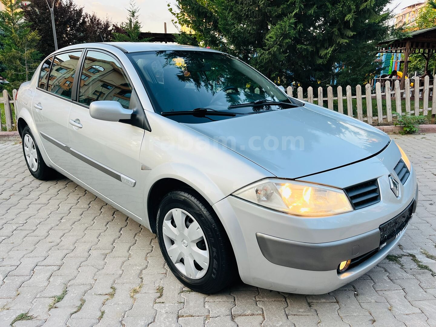 Galeriden Renault Megane 1.6 Sportway 2006 Model Ankara 210.000 km Gri (Gümüş) 3
