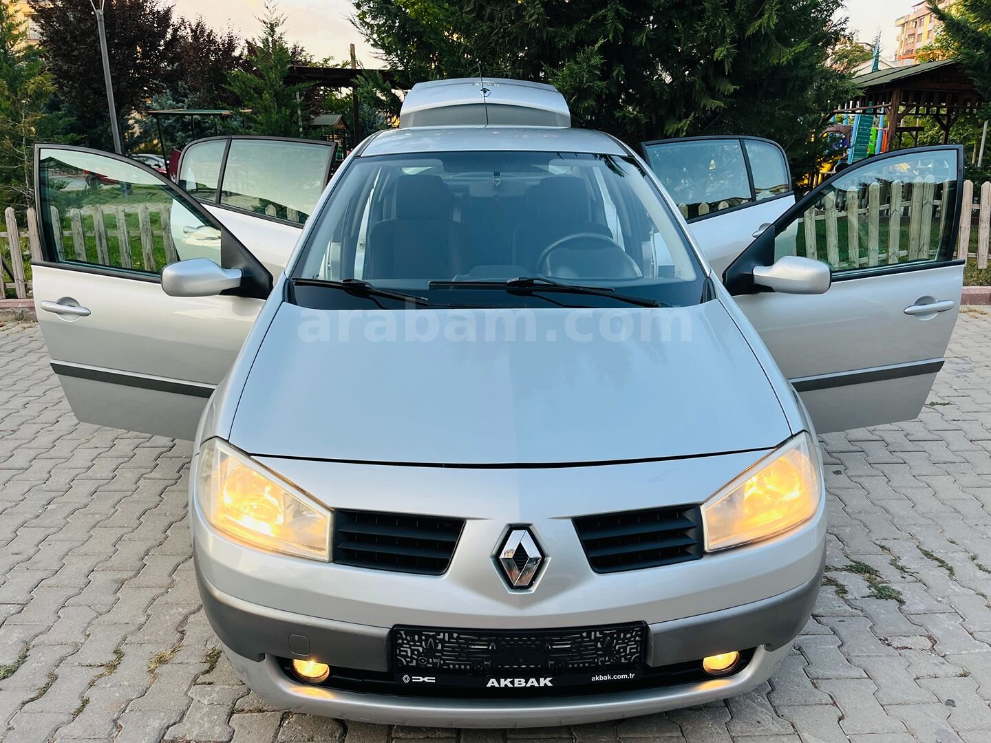 Galeriden Renault Megane 1.6 Sportway 2006 Model Ankara 210.000 km Gri (Gümüş) 1