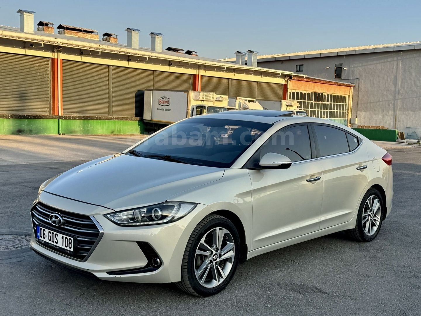 Sahibinden Hyundai Elantra 1.6 CRDi Elite Plus 2016 Model Ankara 210.000 km Gri 2