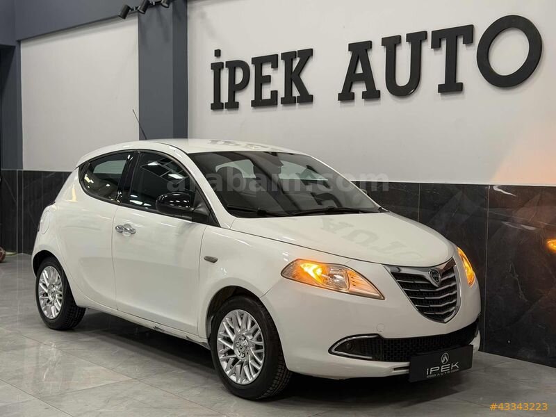 Galeriden Lancia Ypsilon 1.2 2013 Model İzmir 207.000 km Beyaz
