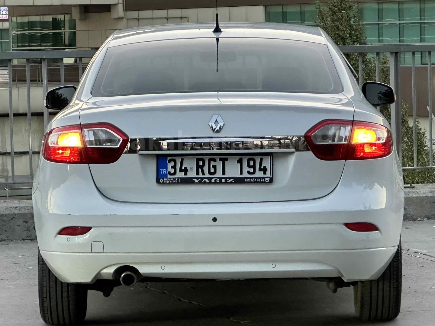 Galeriden Renault Fluence 1.5 dCi Touch 2015 Model İstanbul 179.500 km Beyaz 7
