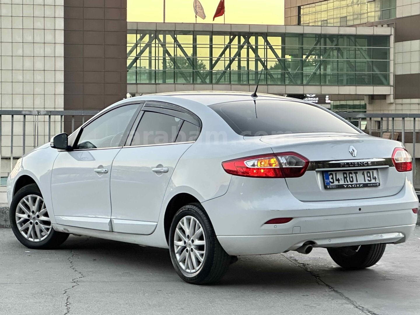 Galeriden Renault Fluence 1.5 dCi Touch 2015 Model İstanbul 179.500 km Beyaz 6