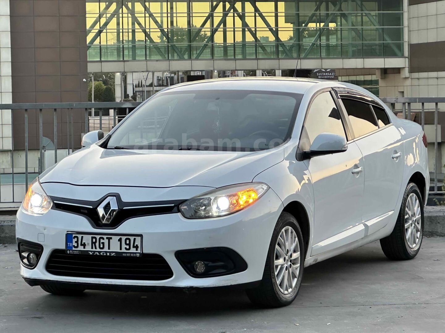 Galeriden Renault Fluence 1.5 dCi Touch 2015 Model İstanbul 179.500 km Beyaz 3