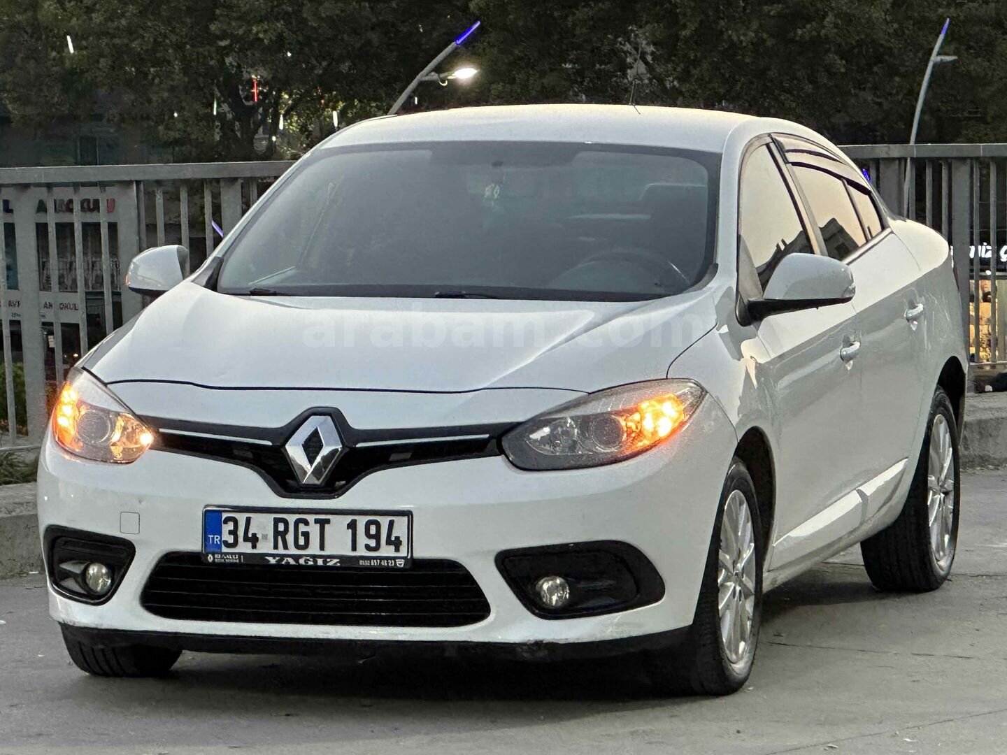 Galeriden Renault Fluence 1.5 dCi Touch 2015 Model İstanbul 179.500 km Beyaz 1