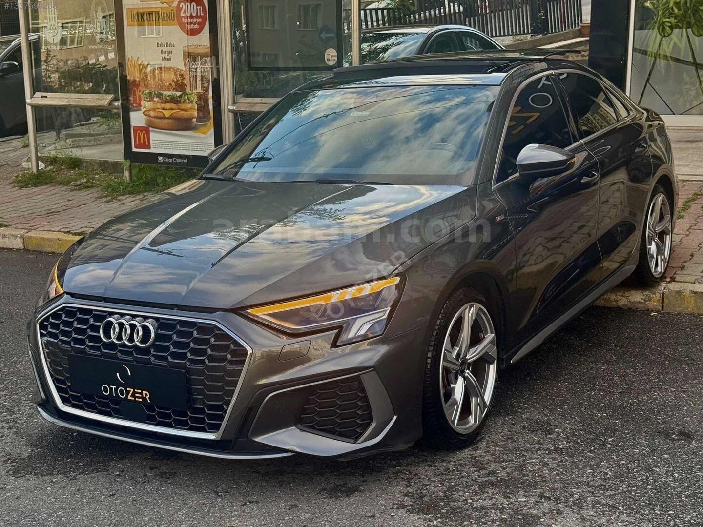 Galeriden Audi A3 Sedan 35 TFSI S-Line 2023 Model İstanbul 27.000 km Füme 2