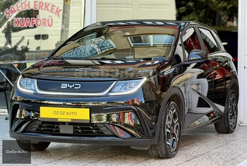 Galeriden BYD Dolphin Design 2025 Model İstanbul 20.000 km Siyah