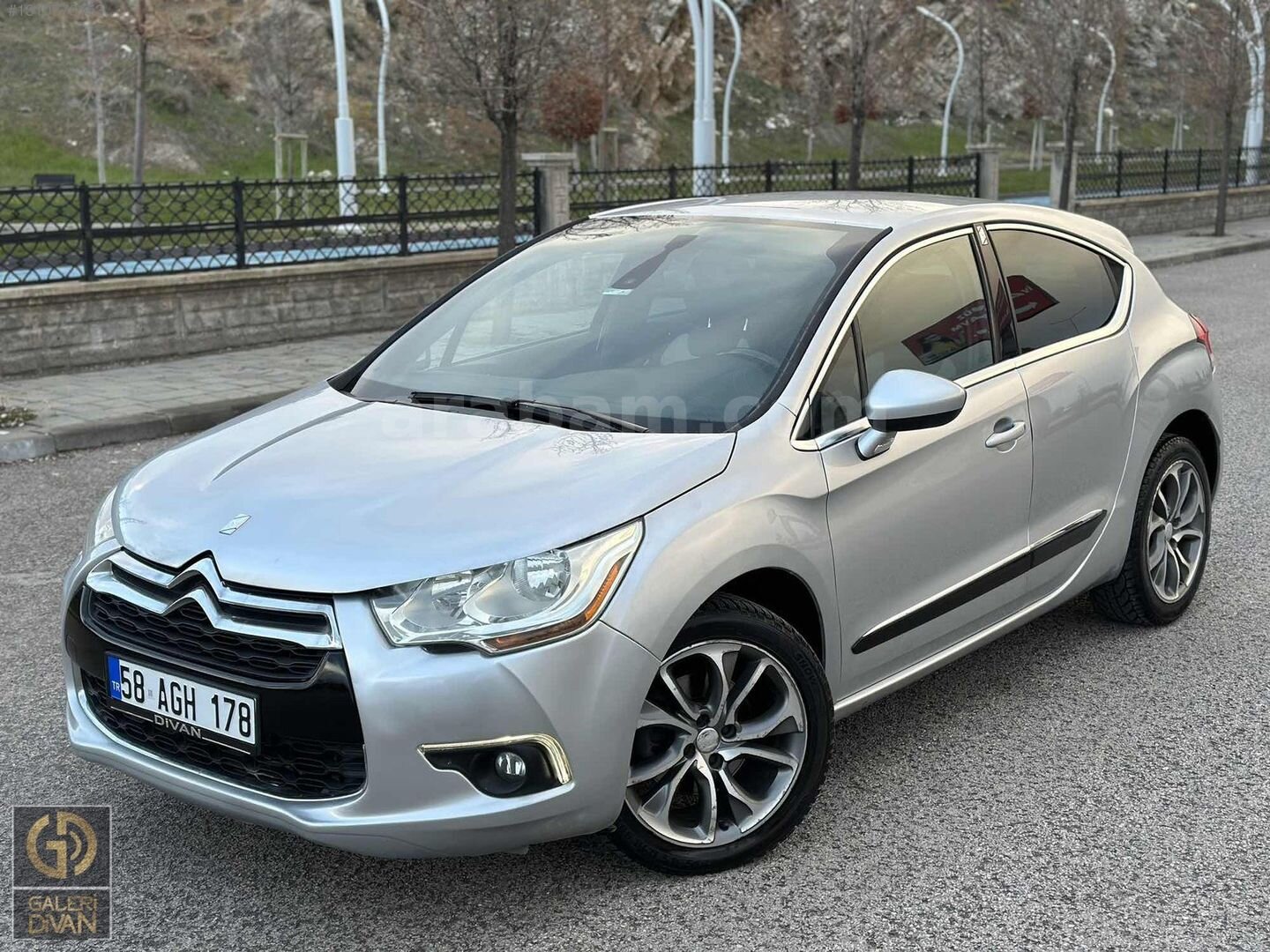 Galeriden DS Automobiles DS4 1.6 THP D-Sport 2011 Model Sivas 112.000 km Gri 1