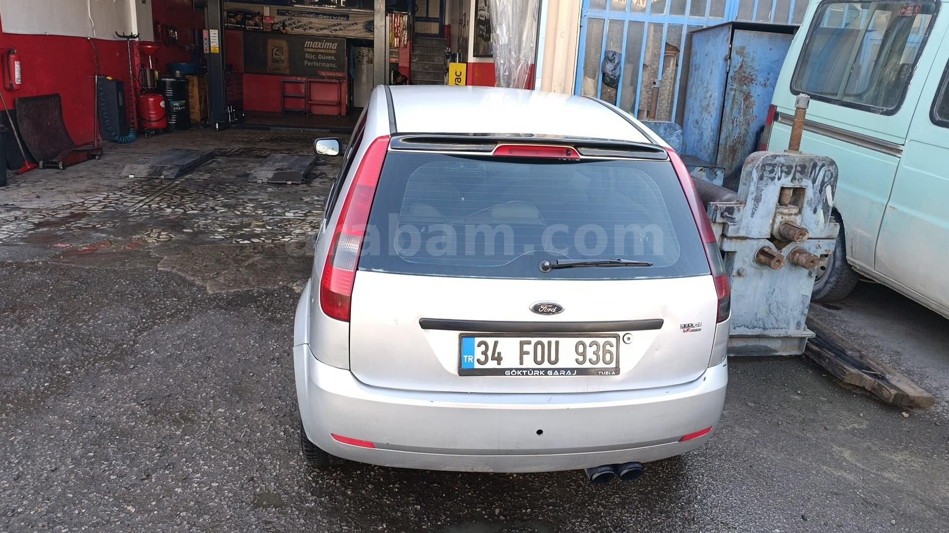 Sahibinden Ford Fiesta 1.4 TDCi Comfort 2004 Model İstanbul 295.000 km Gri 4