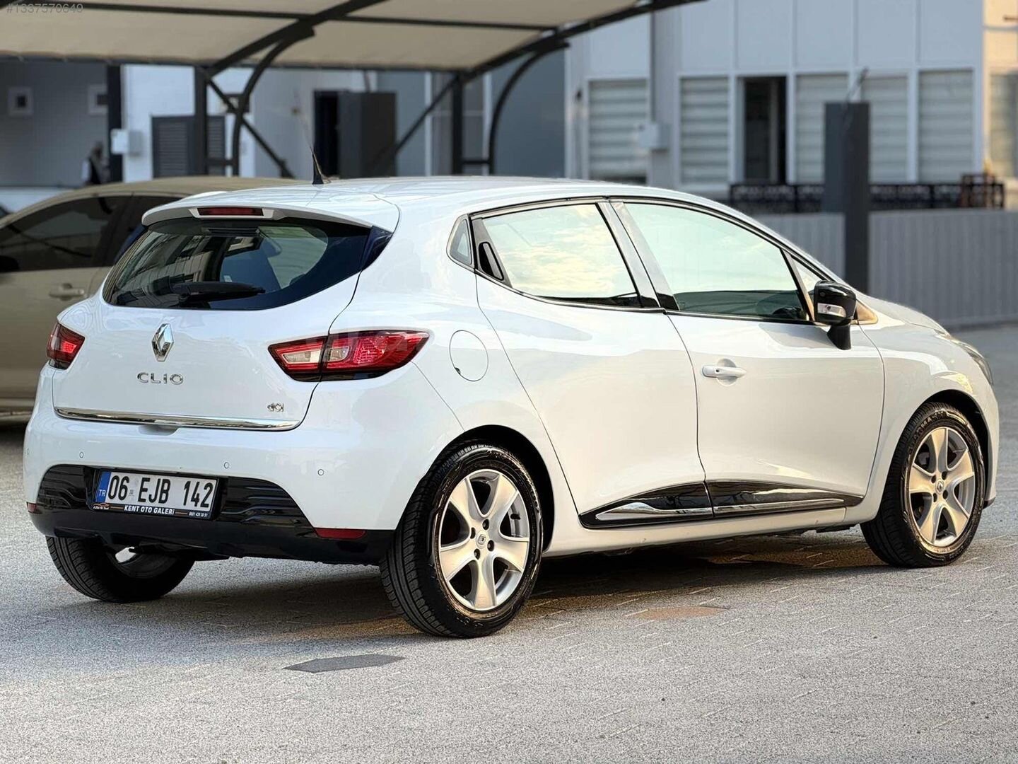 Galeriden Renault Clio 1.5 dCi Icon 2015 Model Antalya 180.000 km Beyaz 4