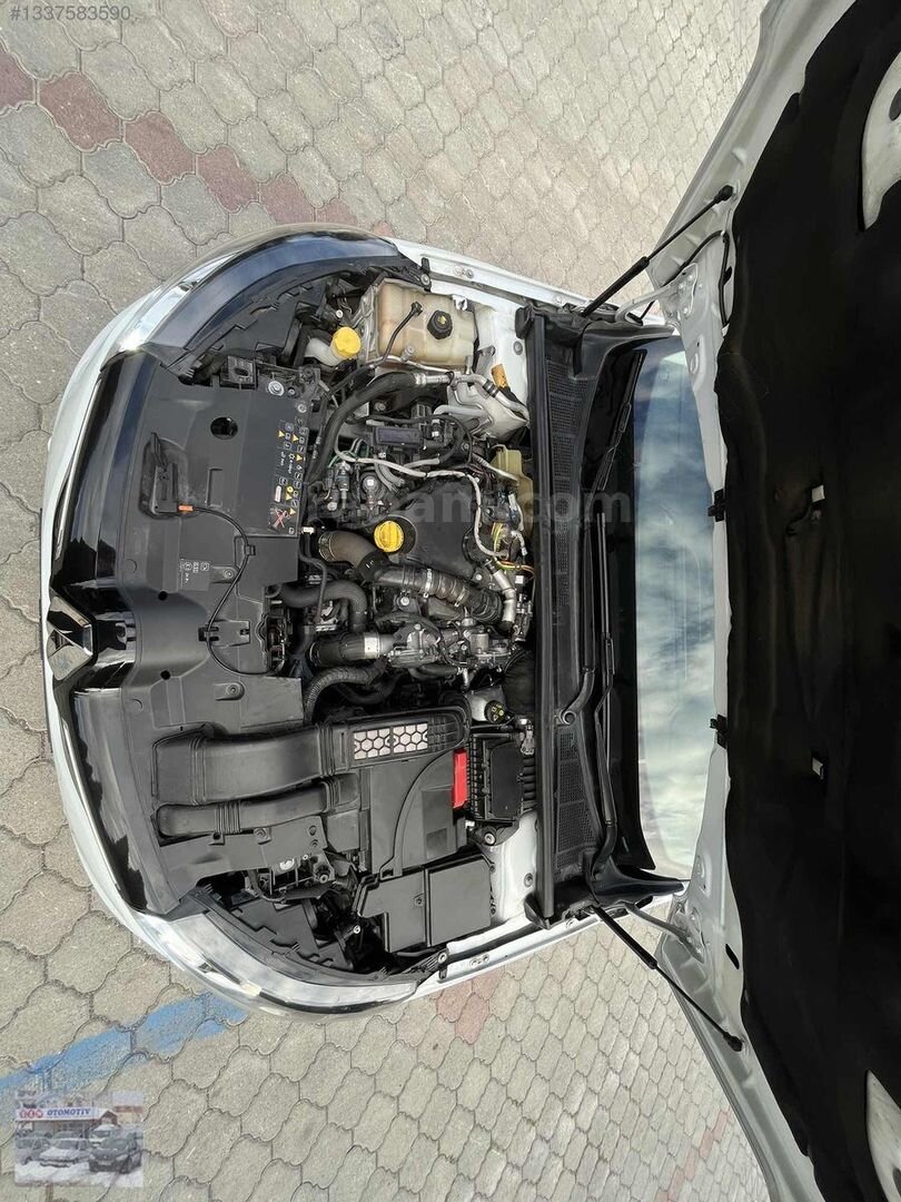 Galeriden Renault Megane 1.5 Blue DCI Touch 2020 Model Samsun 177.200 km Beyaz 3