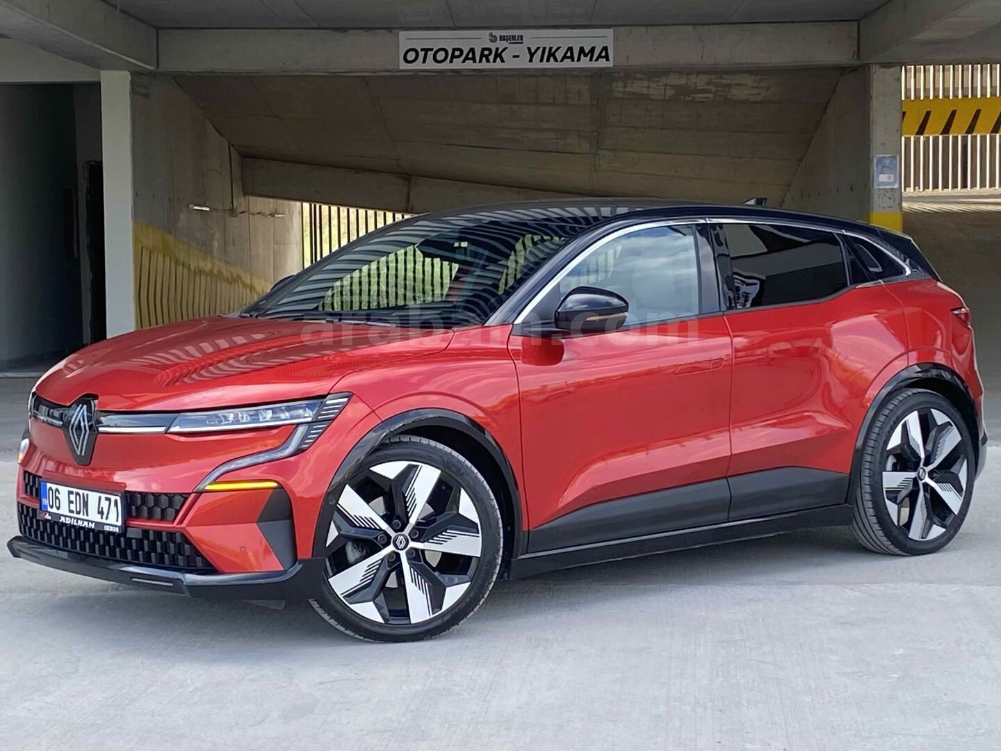 Galeriden Renault Megane E-Tech Techno 2023 Model Ankara 61.200 km Kırmızı 1