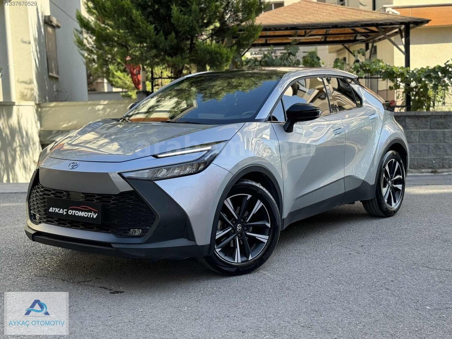 C-HR 1.8 Hybrid 4x2 Passion X-Style e-CVT CAM TAVAN... 1