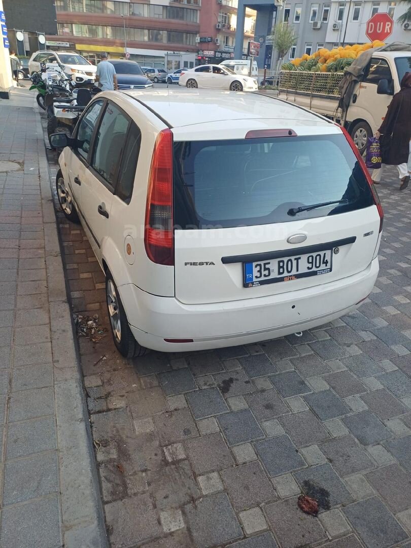 Sahibinden Ford Fiesta 1.4 TDCi Comfort 2004 Model İzmir 226.000 km Beyaz 4