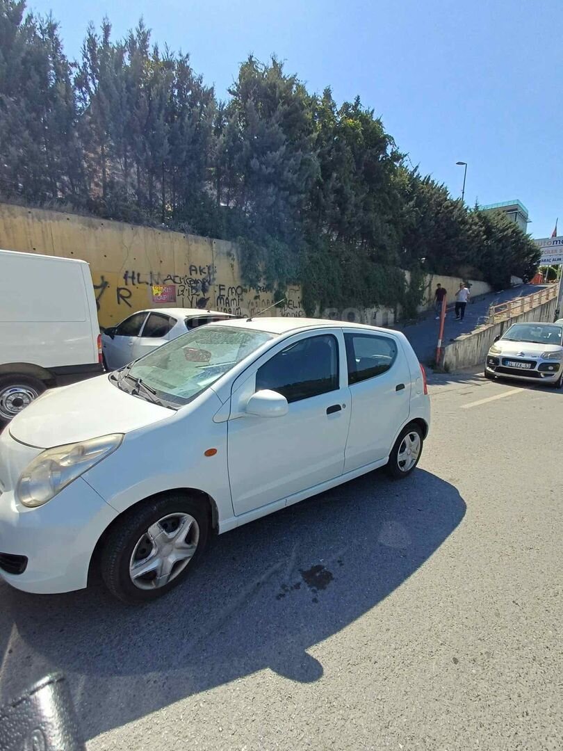 Sahibinden Suzuki Alto 1.0 GL 2010 Model İstanbul 239.000 km Beyaz 4