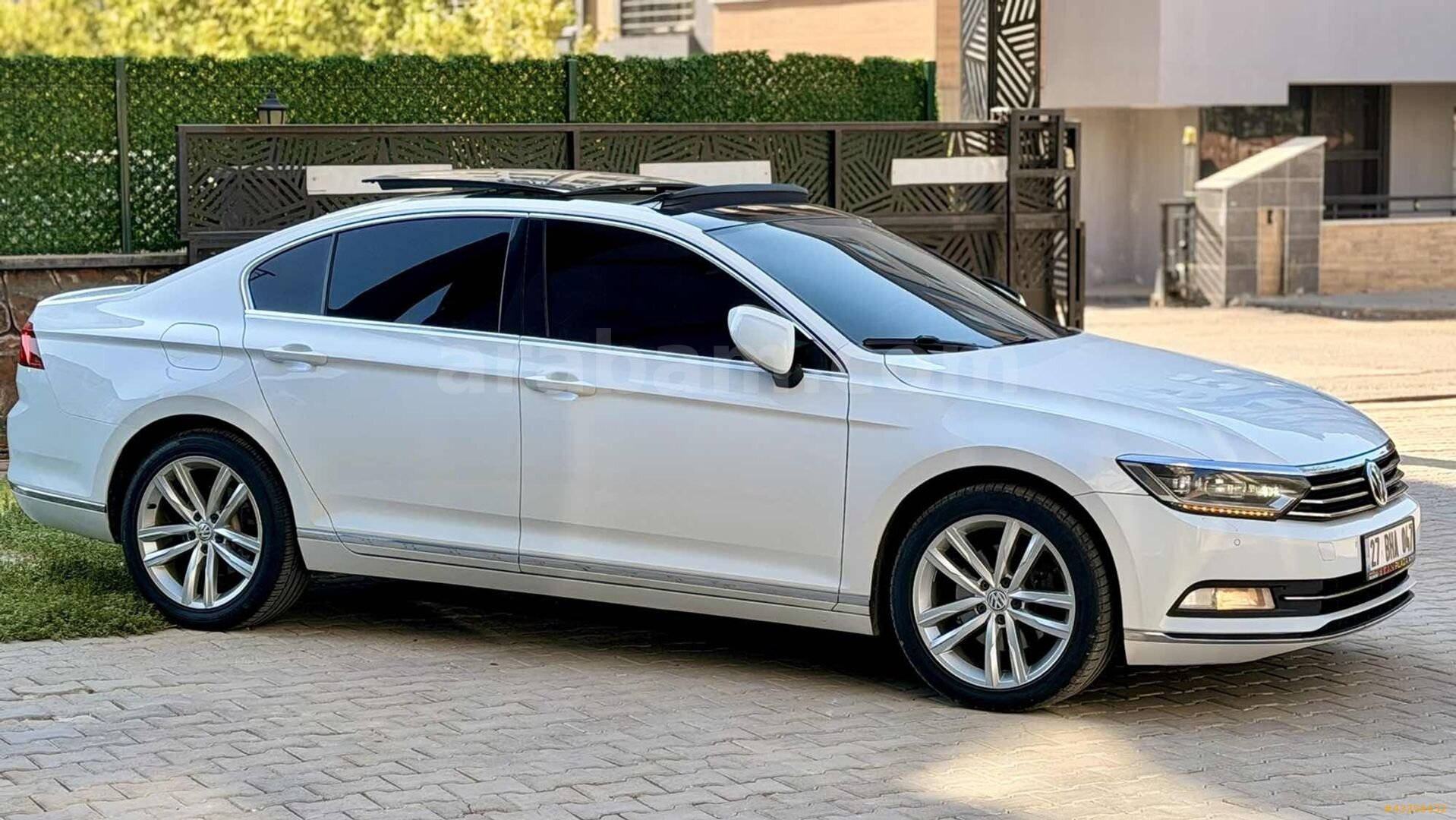 Galeriden Volkswagen Passat 1.6 TDi BlueMotion Highline 2018 Model Gaziantep 278.000 km Beyaz 1