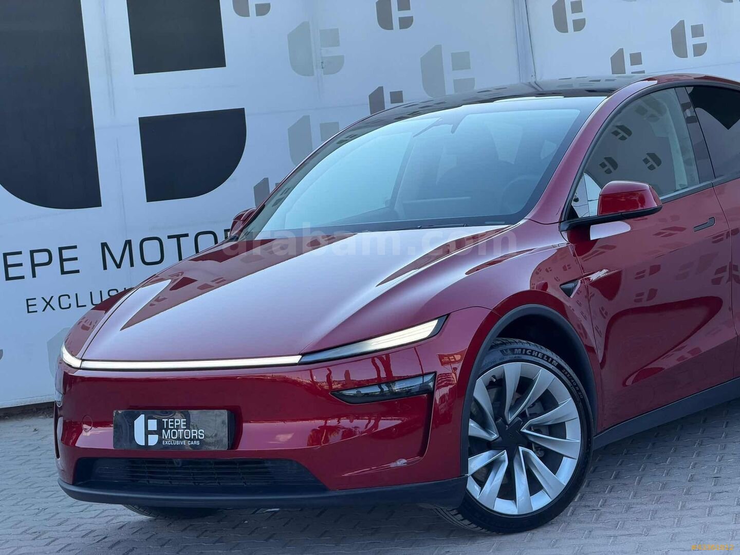 Galeriden Tesla Model Y Long Range (Juniper) 2025 Model İzmir 25.000 km Kırmızı 7
