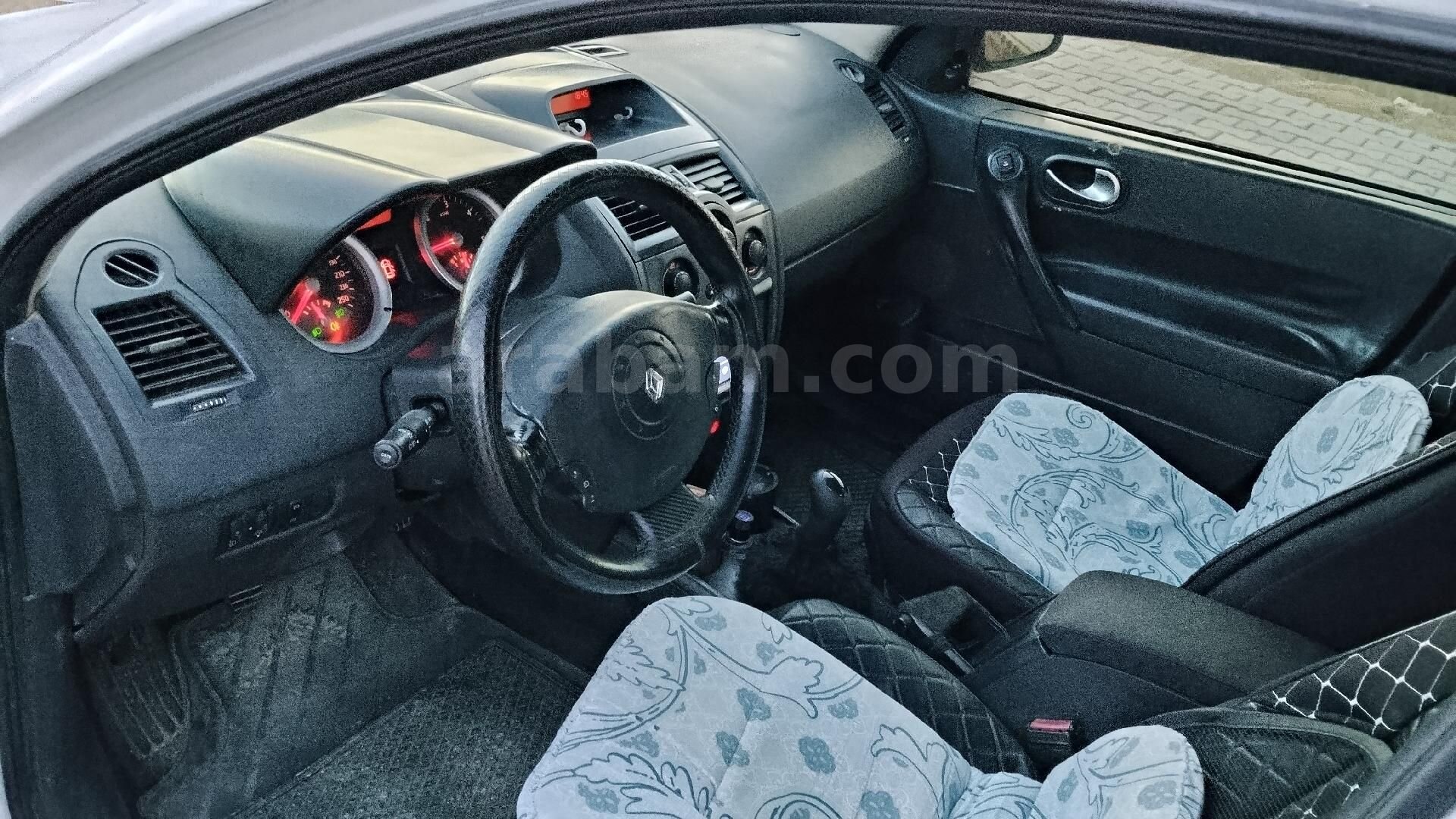 Sahibinden Renault Megane 1.5 dCi Sportway 2006 Model Ağrı 480.000 km Beyaz 2