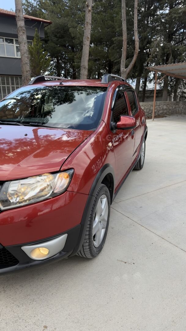 Galeriden Dacia Sandero 1.5 dCi Stepway 2015 Model Burdur 188.000 km Kırmızı 3