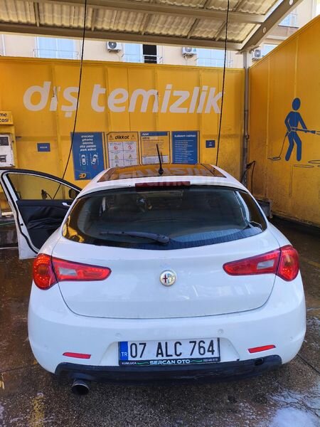 Sahibinden Alfa Romeo Giulietta 1.4 TB MultiAir Distinctive 2011 Model 330.000 km Beyaz 7