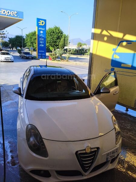 Sahibinden Alfa Romeo Giulietta 1.4 TB MultiAir Distinctive 2011 Model 330.000 km Beyaz