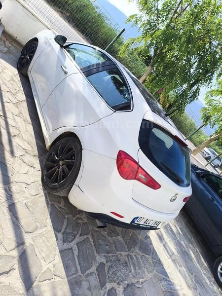 Sahibinden Alfa Romeo Giulietta 1.4 TB MultiAir Distinctive 2011 Model 330.000 km Beyaz 4
