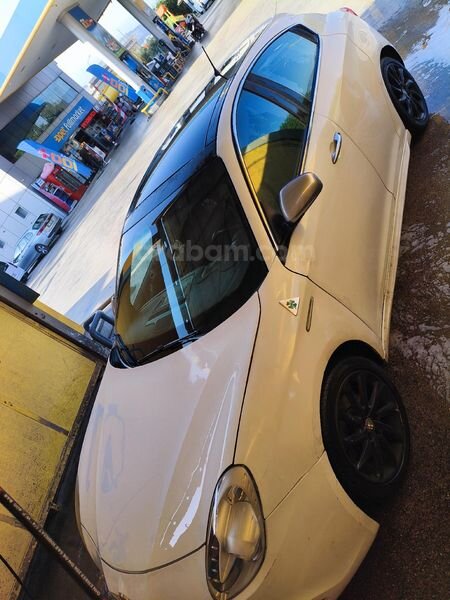 Sahibinden Alfa Romeo Giulietta 1.4 TB MultiAir Distinctive 2011 Model 330.000 km Beyaz 6