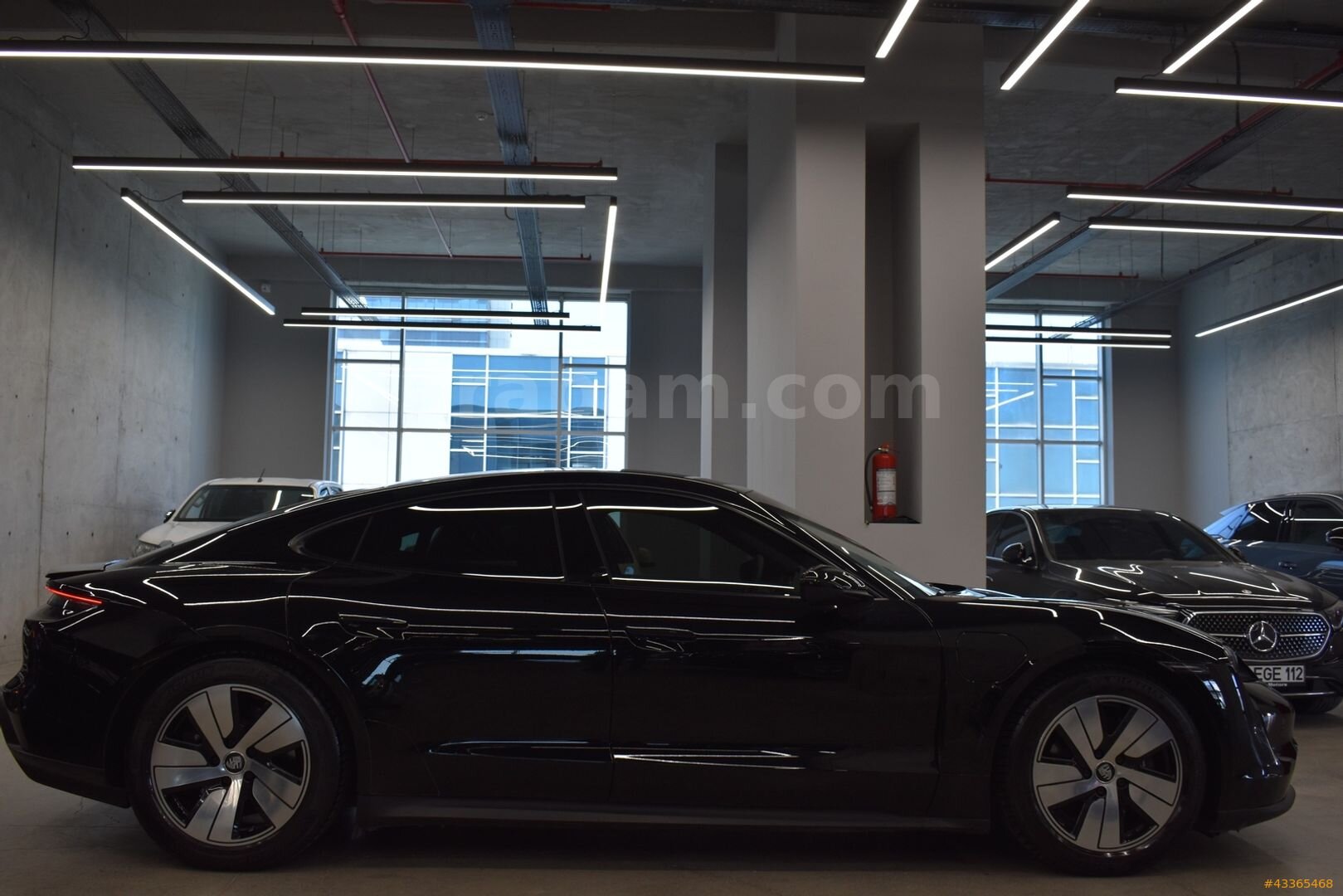 Galeriden Porsche Taycan Elektrik 2021 Model İstanbul 34.600 km Siyah 5